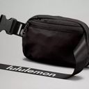 Lululemon everywhere belt bag 1L wordmark logo Photo 1