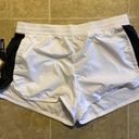 The North Face BLACK AND WHITE HYDRENALINE SHORT WOMEN’S LARGE Photo 1