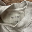 Abercrombie & Fitch  Crewneck Photo 1