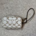 Coach  Daisy Appliqué digital camera wristlet Photo 2