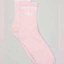 Alo Yoga NWT Unisex Half-Crew Throwback Sock - Powder Pink/White Size Large Photo 0