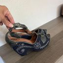 Ariat vista navy floral embroidered t-strap leather wedges 7 Photo 2