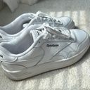 Reebok Sneakers Photo 0