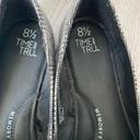 Time And Tru  women 8.5 slip on plaid loafers w/memory foam black & white   Photo 3