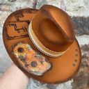 Idyllwind Nwt “Howdy Fall”  Spice OS Hand Burned Felt Hat Photo 3