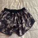 Lululemon Hotty Hot Short 2.5” Photo 4