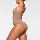 SKIMS  Seamless Sculpt Solution Short Left Leg Exposed Sienna Size Medium Photo 2