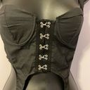 Pretty Little Thing  Tall Black Corset Ring Detail Stirrup Hem Crop Top size 0 Photo 4