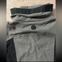 Lululemon  Womens Active Long  Sweater Top Gray 1/4 Zip Pullover Long Sleeve Sz 4 Photo 2