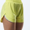 Alphalete  Woman’s Infinity Stride Short W/ Liner - Citrus Slice , Size Medium Photo 1