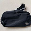 Lululemon everywhere belt bag 1L wordmark logo Photo 2