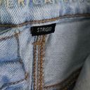 American Eagle  Women’s Distressed Strigid Mom Jeans Light Wash Size 6 Photo 6