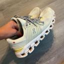 On Cloud  Gray Running Shoes Size 8.5 Photo 2