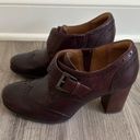 Clarks  Artisan block heel Buckle Saddle shoe, women’s 7.5, excellent condition Photo 5