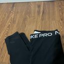 Nike  Black Pro 365 7/8 Length Leggings Size Medium Photo 3