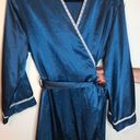 Jones New York  Satin Wrap Robe Size Large/ XL Blue Photo 2