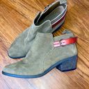 American Eagle  woman’s olive green leather ankle boots 7.5 Photo 0