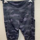 Athleta  ultimate camo 7/8 tights leggings Size Small stash pocket ankle crop Photo 6