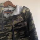 Derek Heart Camo cropped fleece hoodie size large Photo 2