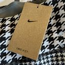 Nike NWT  Women's Dri-FIT Mid Rise 7/8 One Icon Clash Leggings Black Photo 4