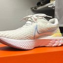 Nike Women’s React Infinity Flyknit Running Shoes Photo 1