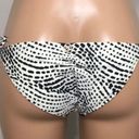 Vix Paula Hermanny  black and white bikini bottoms Photo 5