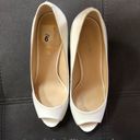 Nine West NWOT  White Peep Toe Heels S6 Photo 3