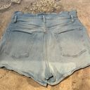 Frame Scallop Edge Denim Shorts Photo 6