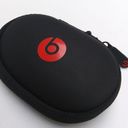 Beats headphone case zipper closure all around Photo 6