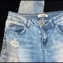 Refuge  lightwash manufactured distressed Jeans Photo 1