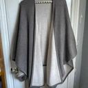 Neiman Marcus  Cashmere Sweater Wrap in Medium Gray Photo 4