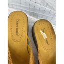 Baretraps  Womens Outlast Sandals Sz 8 Mustard Leather Flower Strappy Slides Boho Photo 1