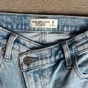 Abercrombie & Fitch  Ultra High Rise 90s Straight Jean criss cross Photo 5