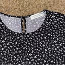 Paper Crane  shirt black floral blouse, elastic at short sleeves, size small Photo 2