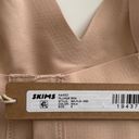 SKIMS NWT  Naked Plunge Bra Mica Size S Photo 4