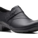 Clarks Clark’s collection ULTIMATE comfort ANGIE PEARL BLACK LEATHER Upper CUIR NOIR BALANCE MAN MADE MATERIAUX SYNTHETIQUES slip on New with tag  Same day shipping  Smoke and pets free  Elevate your casual wardrobe with these  slip-on shoes from the Angie collection. The black leather upper is complemented by a low heel, making them perfect for everyday wear. The shoes feature a slip-on closure, making them easy to wear and remove, and are designed for ultimate comfort.   The Angie Pearl shoes are a solid pattern, with a shoe width of M. They are perfect for women looking for comfort shoes, with features such as a comfortable sole and leather upper material. These shoes have a UK shoe size of 5.5 and a US shoe size of 6.5/7/9, making them suitable for a wide range of foot sizes. Photo 0