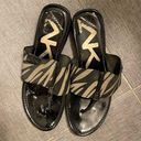 Anne Klein EUC  Zebra Print Bronze & Black Thong Sandals Photo 0