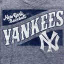 Genuine Merchandise New York Yankees  Campus Lifestyle sz Large Grey V Ne… Photo 1