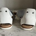 Sorel  Ella Sandal Size 8.5 White Silver Metallic Straps Photo 3