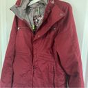 Burton  woman’s burgundy ski coat Photo 5