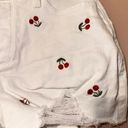 Hollister White Cherry Embroidered Curvy High Rise Mom Short 3” Size 9 NWOT! Photo 4