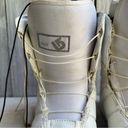 Burton Women’s  Snowboard Boots Size 7 White Photo 5