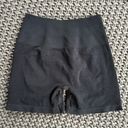 Alphalete AMPLIFY SHORT 5.5" Women's Seamless Scrunch Short Black Xs Photo 2