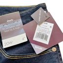 Ava & Viv  Power Stretch Jean Shorts 4” Inseam Size 20W NWT NEW! Photo 1