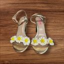 Betsey Johnson  Sedona Gold Daisy Sandals Size 9 Photo 3
