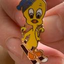 Vintage Warner Brothers Tweety Bird Skiing Enamel Pin Winter Christmas Yellow Photo 2