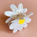 Daisy  Flower Resin Claw Clip | Eco-Friendly Photo 3