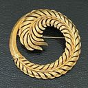 Trifari Vintage 50’s Signed Crown  Gold Tone Wheat Leaf Round Wreath Brooch Pin Photo 2