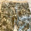 Guess  Green Camo Capri Pants Size 25 Photo 3