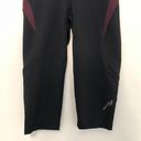 Saucony  Black Burgundy Maroon Stripe Trim Capri Capris Active Leggings Legging Photo 1